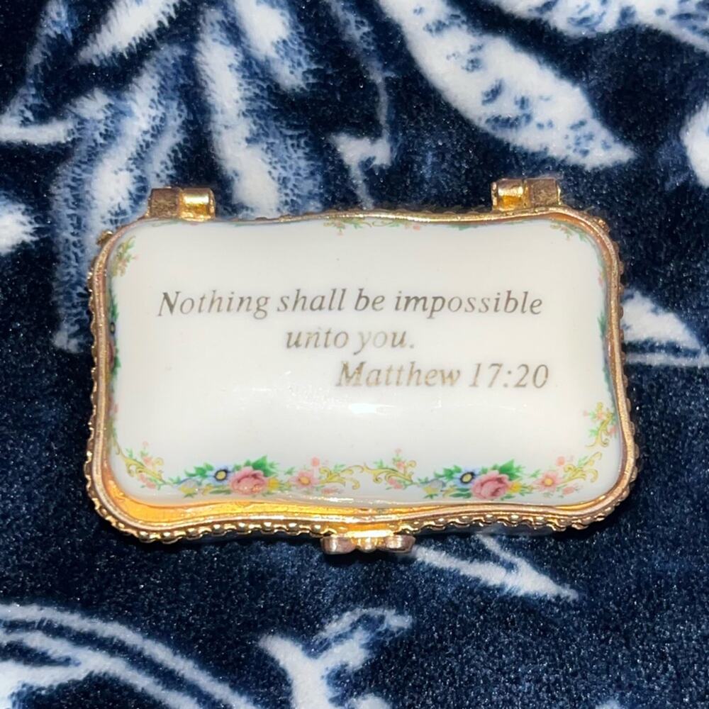 Vintage Imperial Porcelain Trinket Box "Nothing shall be impossible unto you"